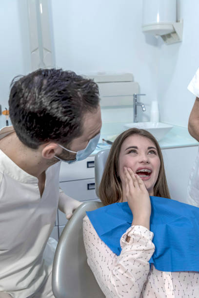 Best Broken or Cracked Tooth Emergency Dentist in Kings Point, NY